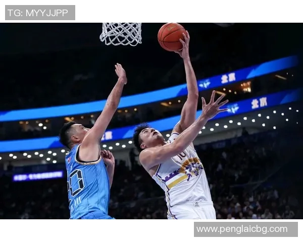 新疆飞虎与青岛雄鹰的激烈对决展现篮球魅力与团队精神的巅峰对抗 新疆飞虎与青岛雄鹰的激烈对决展现篮球魅力与团队精神的巅峰对抗