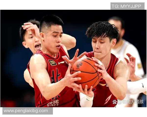 曾凡博的篮球之路:从青涩少年到职业赛场的奋斗与成长 曾凡博的篮球之路:从青涩少年到职业赛场的奋斗与成长