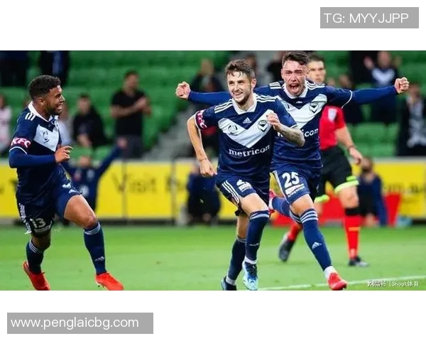 杜塞尔与帕德的精彩对决揭示足球战术与团队协作的完美结合