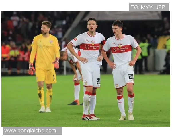 曼联迎战斯图加特期待重返巅峰展现强大实力与团队默契 曼联迎战斯图加特期待重返巅峰展现强大实力与团队默契