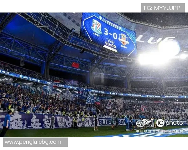 上海申花迎战万达期待精彩对决球迷热情高涨助威球队争取胜利 上海申花迎战万达期待精彩对决球迷热情高涨助威球队争取胜利