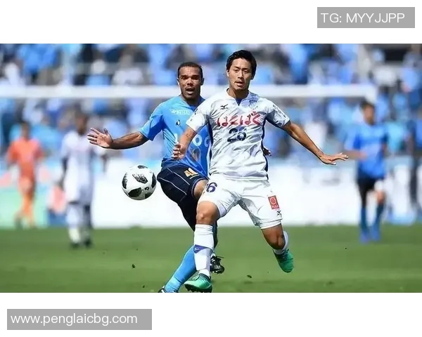 冈山绿稚与长崎航海的激烈对决展现足球魅力与团队精神